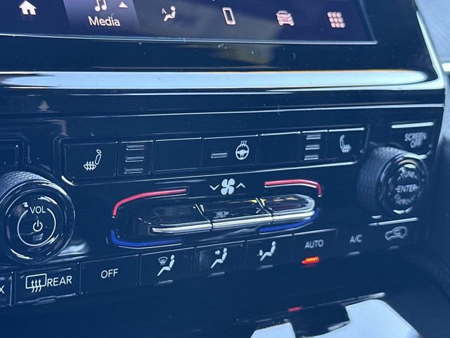 New 2025 Jeep Grand Cherokee Laredo X w/ Luxury Tech Group I image 30