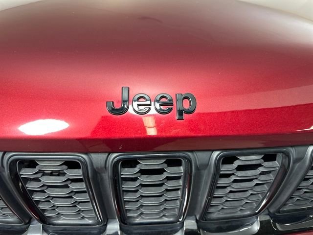 Used 2023 Jeep Grand Cherokee Altitude image 9
