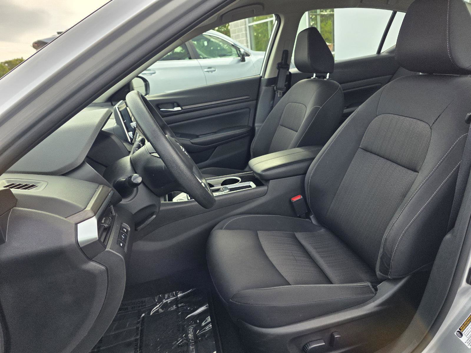 Used 2024 Nissan Altima 2.5 SV image 10