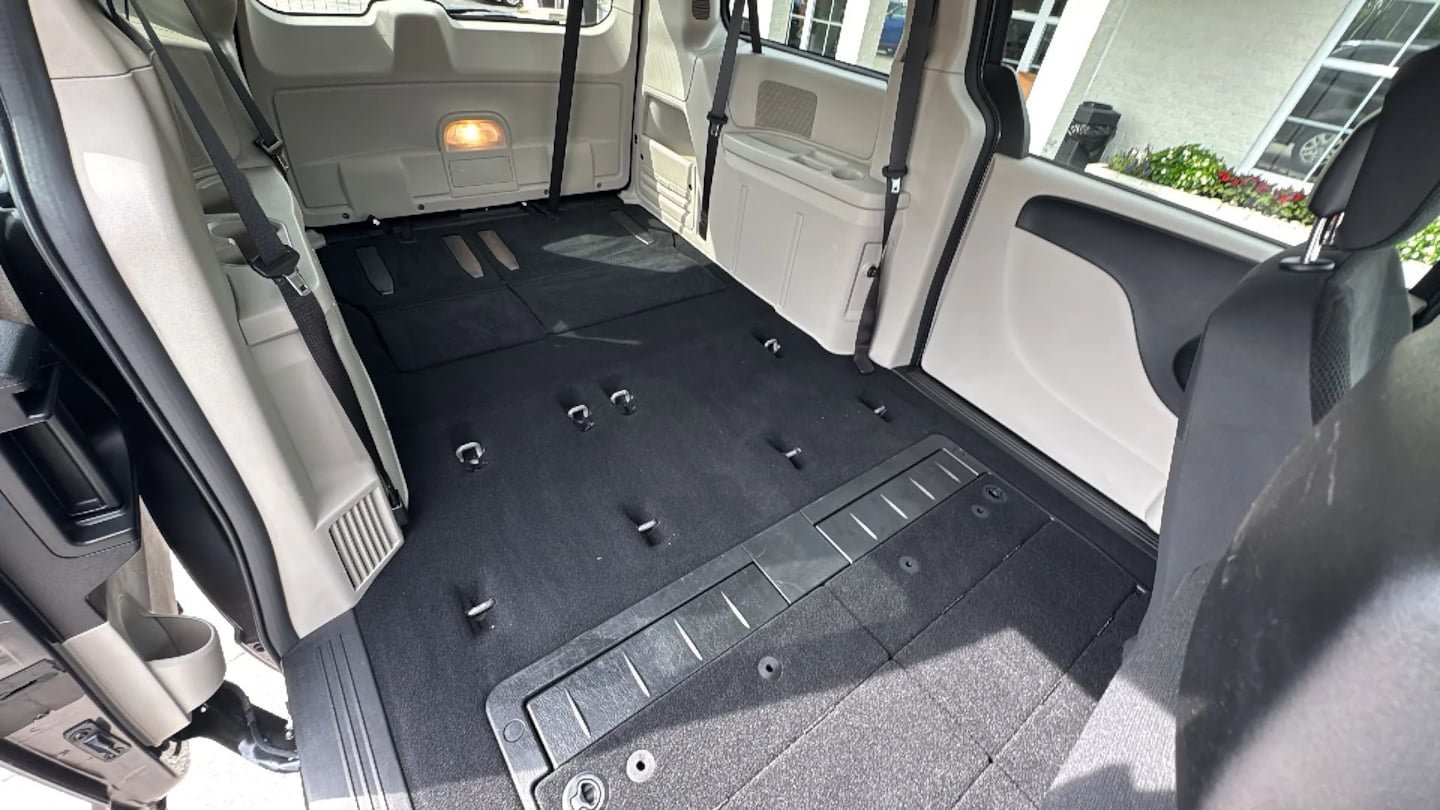 Used 2019 Dodge Grand Caravan SE w/ UConnect Hands-Free Group FWD image 27