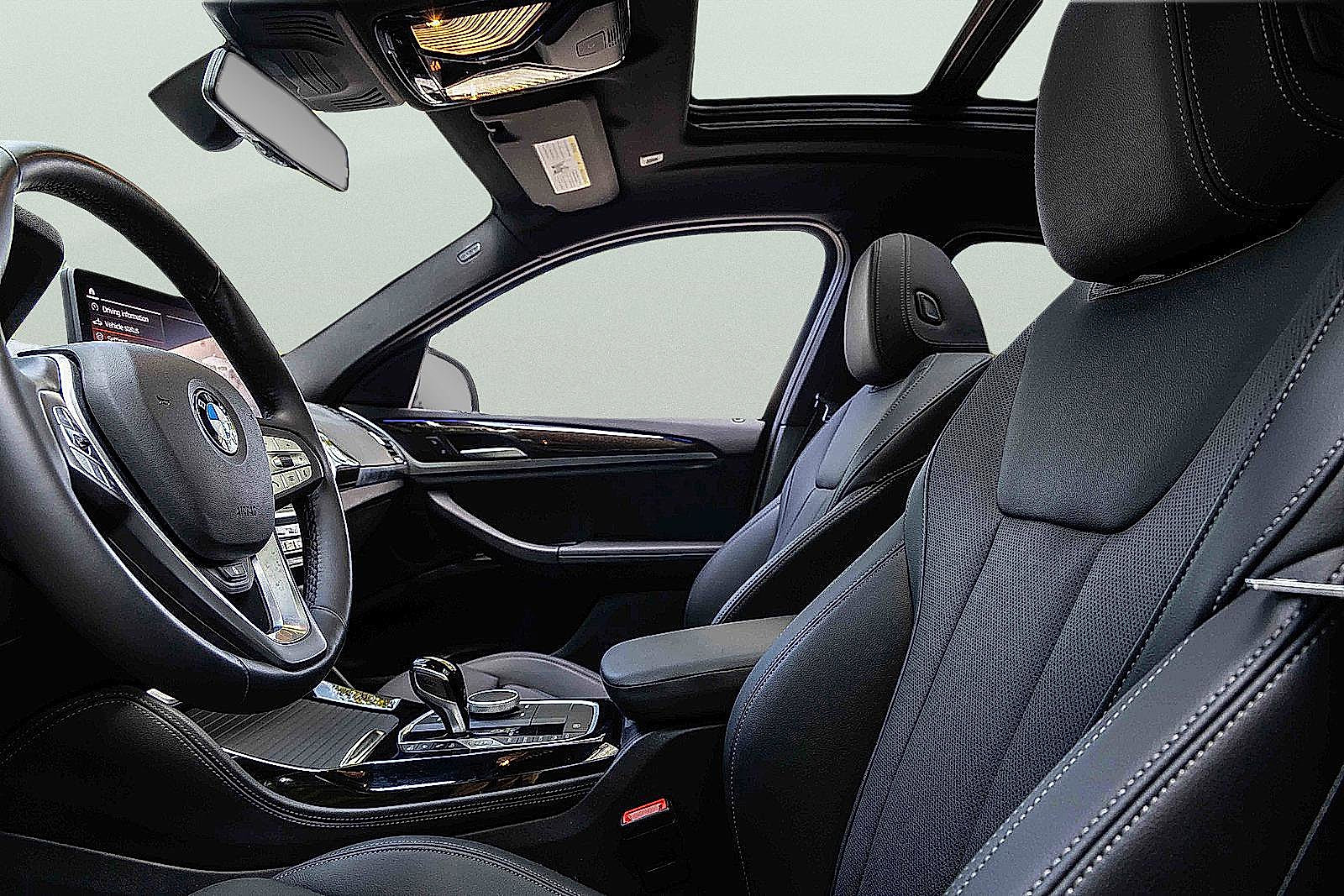 Used 2024 BMW X4 xDrive30i w/ Parking Assistance Package image 9