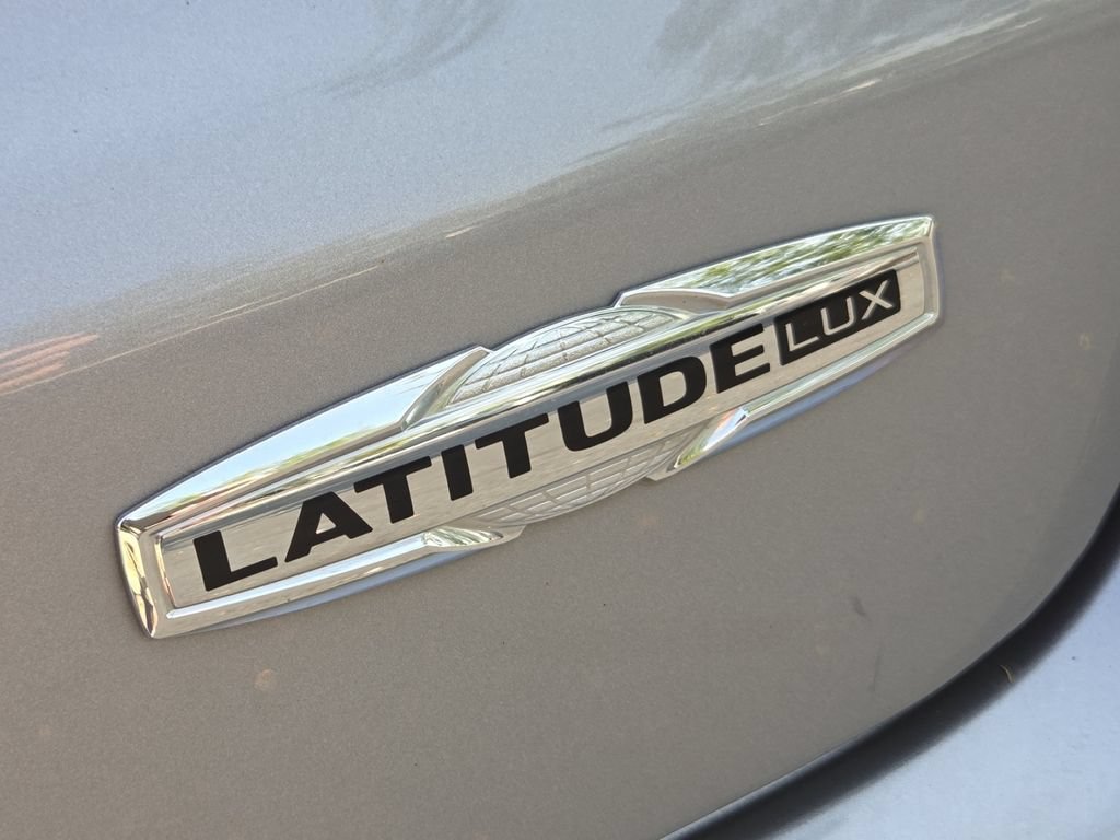 Used 2023 Jeep Compass Latitude AWD/4WD image 16