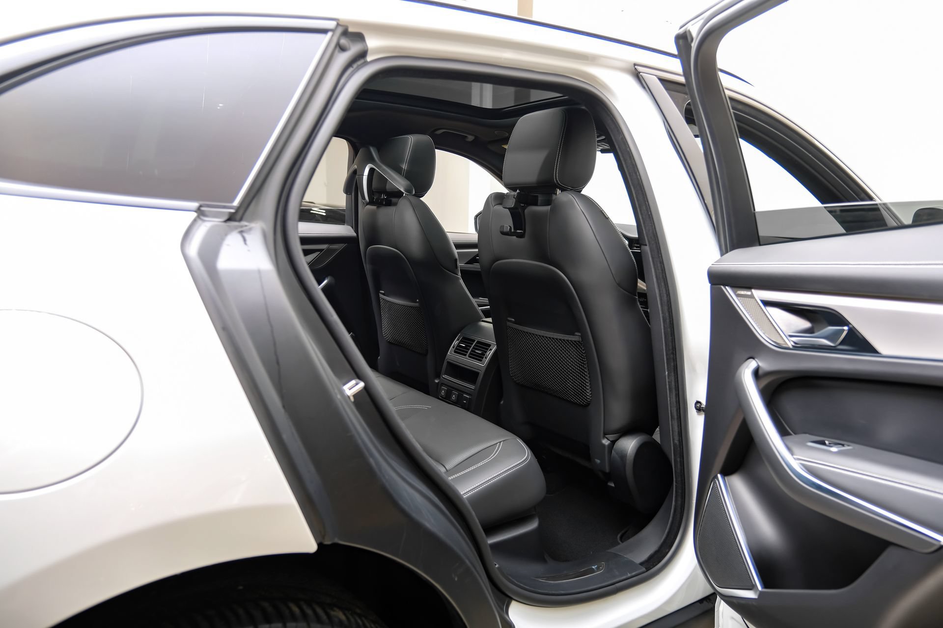 Used 2024 Jaguar F-PACE R-Dynamic S AWD/4WD image 46