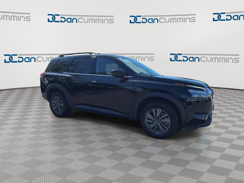 Used 2024 Nissan Pathfinder SV AWD/4WD image 2