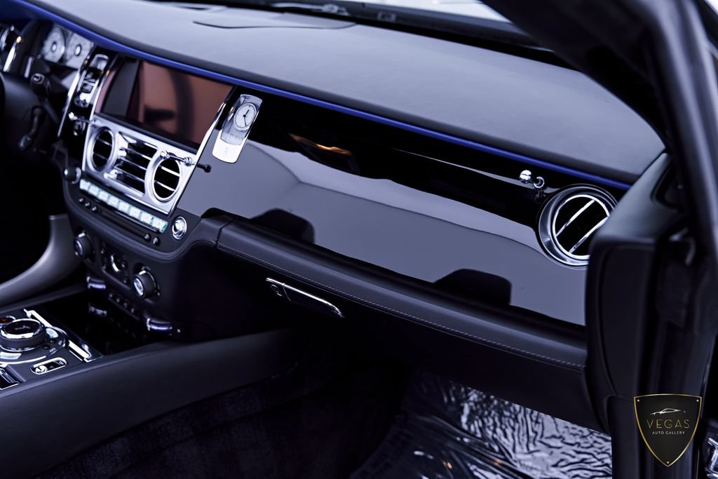 Used 2019 Rolls-Royce Dawn RWD image 53