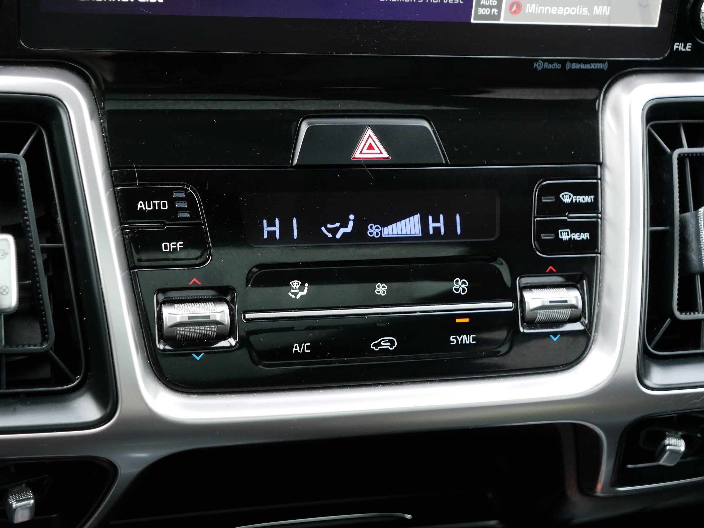 Certified 2022 Kia Sorento S w/ Panoramic Sunroof Package image 23