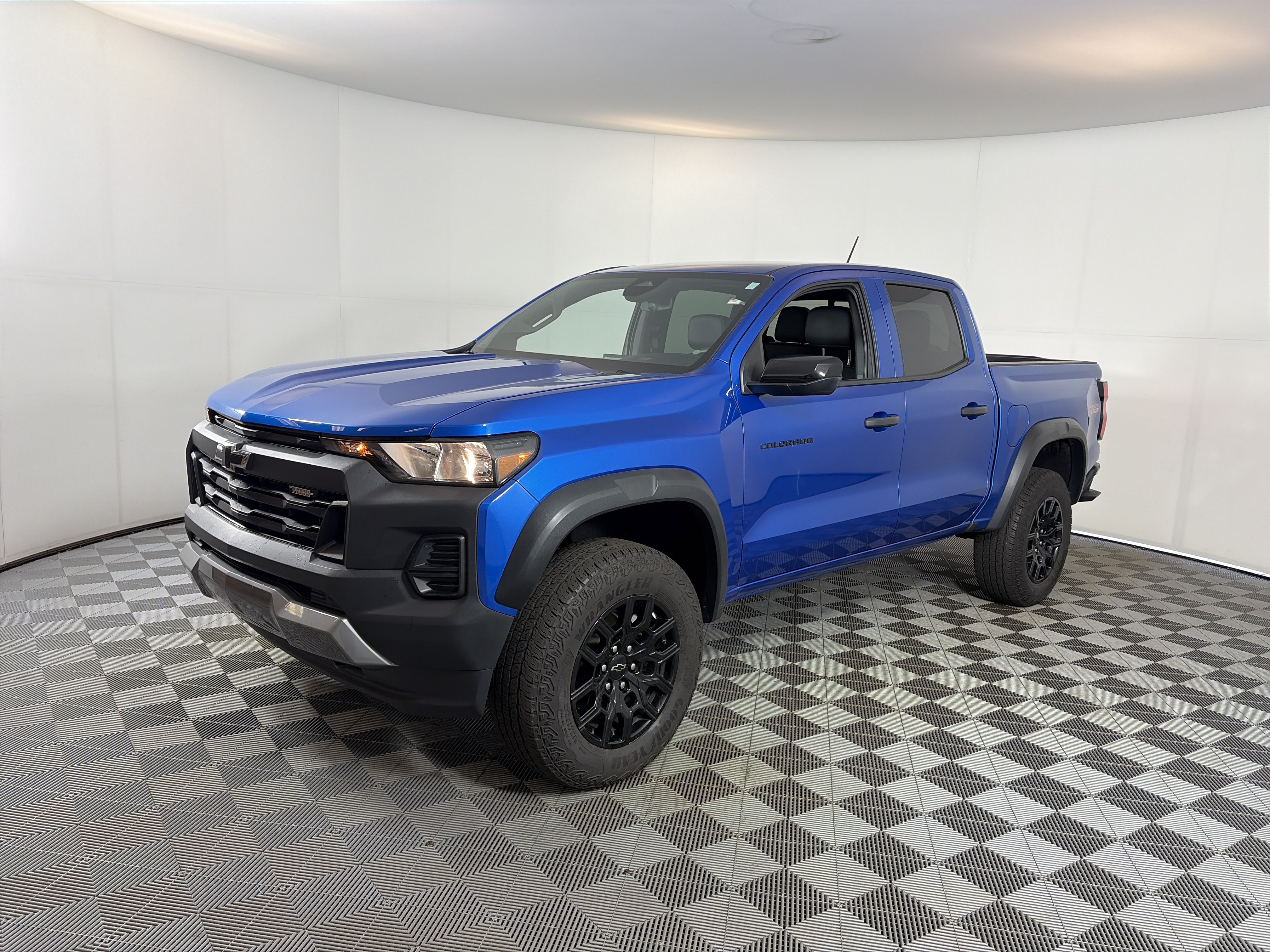 Certified 2024 Chevrolet Colorado Trail Boss w/ Advanced Trailering Package AWD/4WD image 2