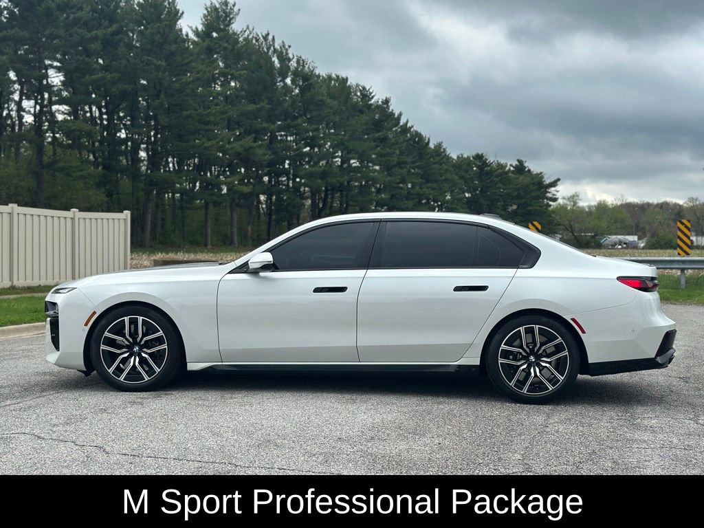 Used 2024 BMW 760i xDrive w/ Executive Package AWD/4WD image 4