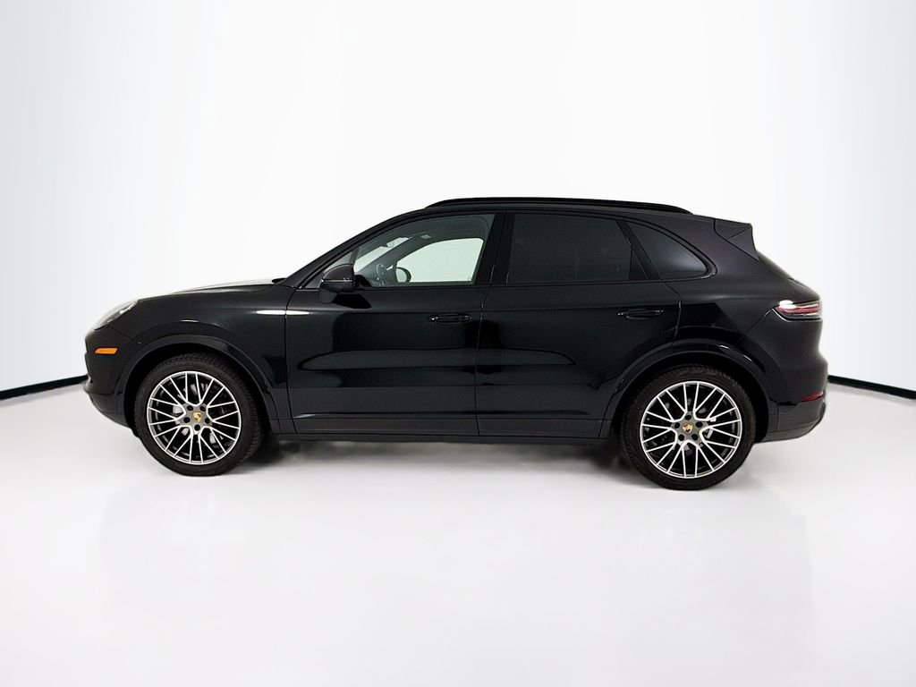 Certified 2023 Porsche Cayenne Platinum Edition image 2