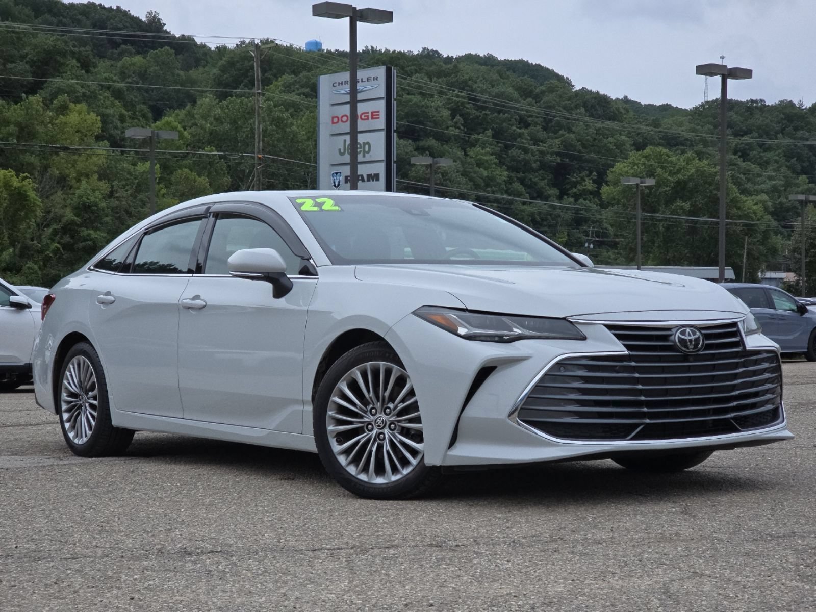 Used 2022 Toyota Avalon Limited w/ Advanced Safety Package FWD image 2