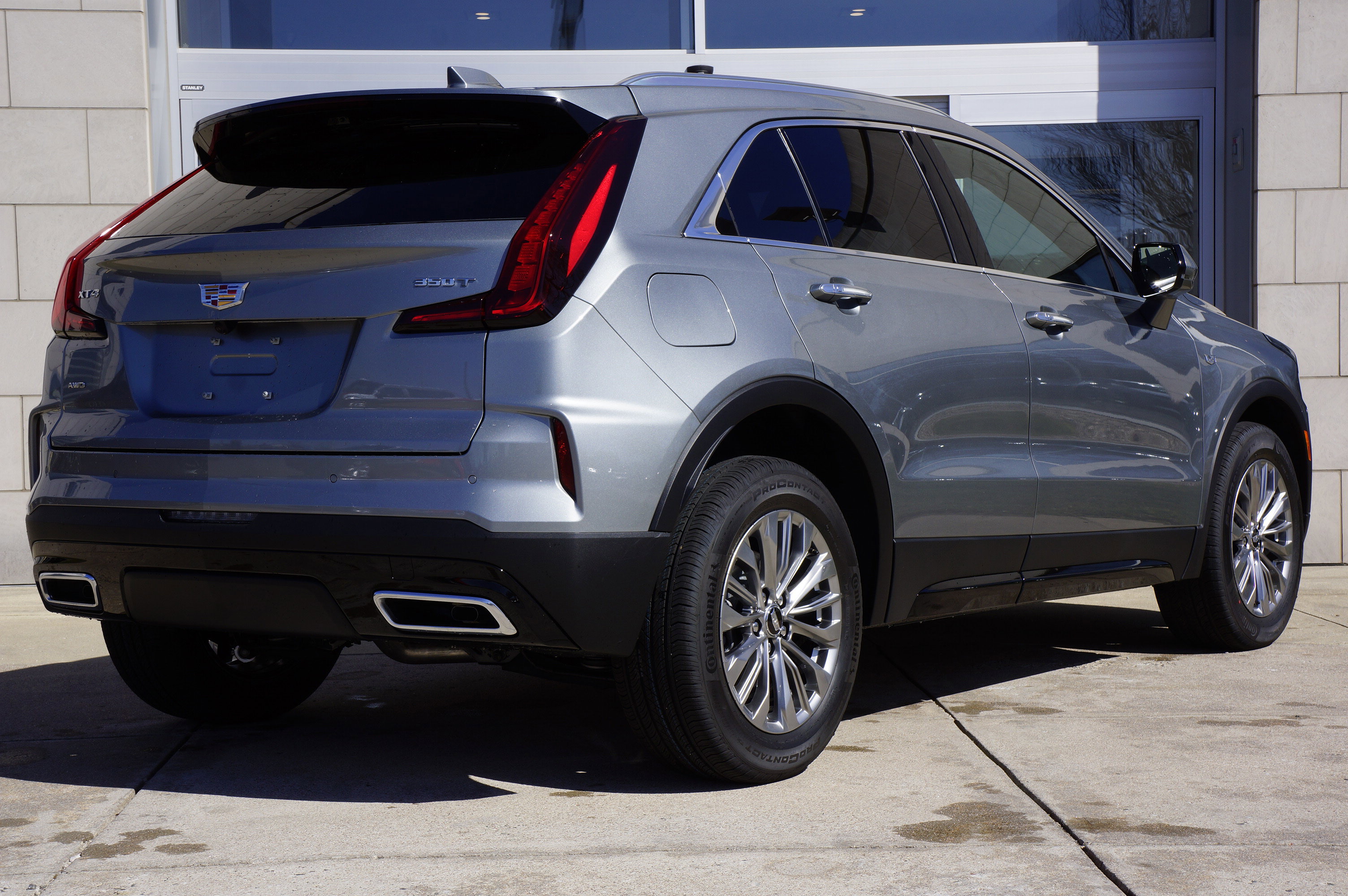 Used 2025 Cadillac XT4 Premium Luxury image 5
