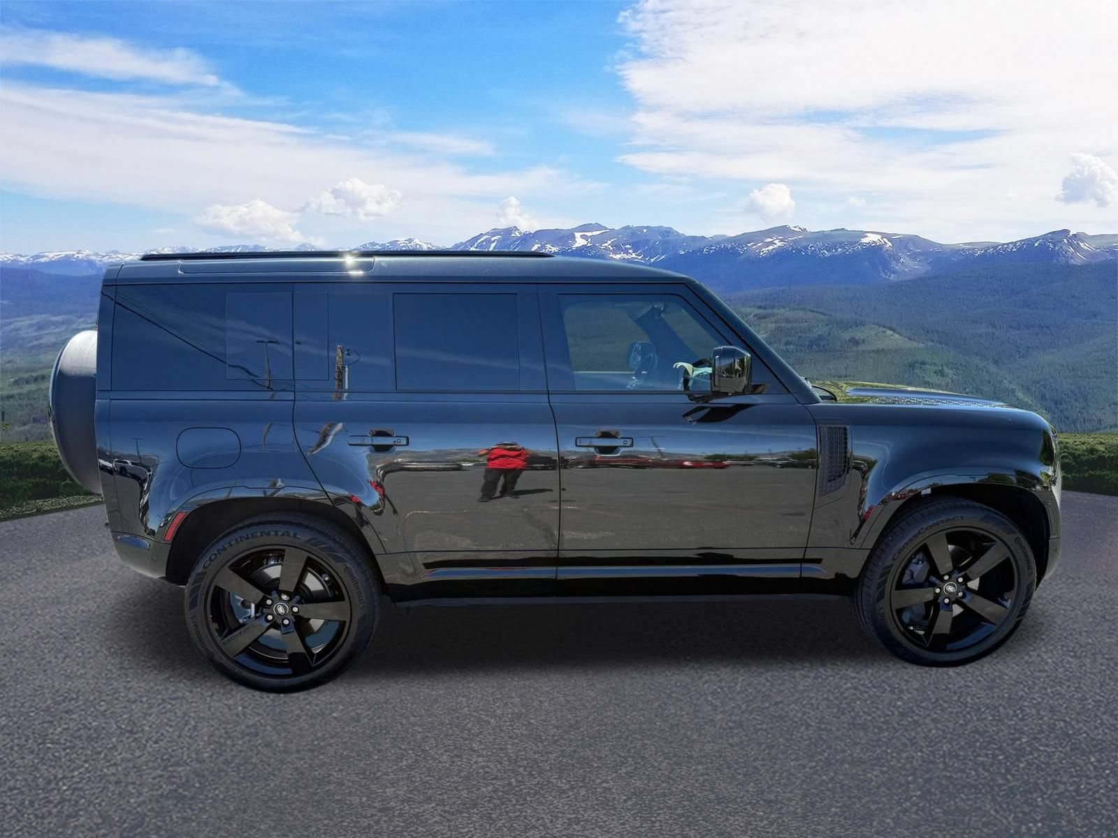 Used 2025 Land Rover Defender 110 X-Dynamic SE AWD/4WD image 7