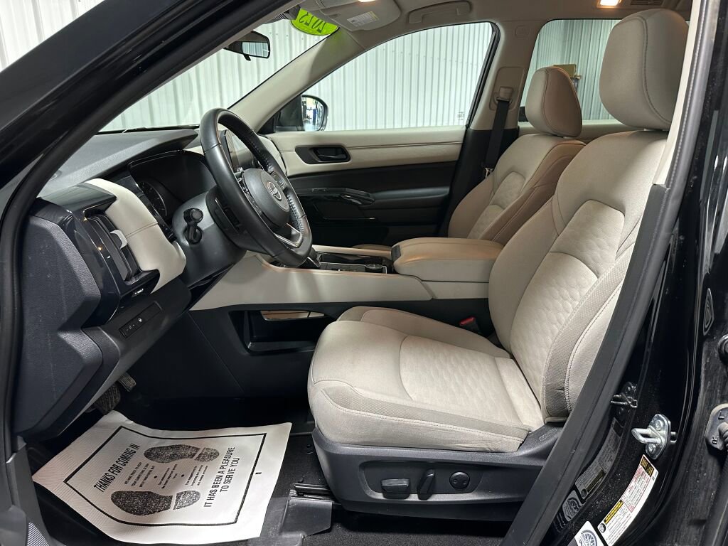 Used 2023 Nissan Pathfinder SV AWD/4WD image 9