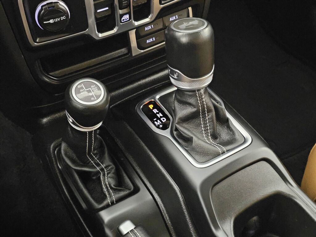Used 2023 Jeep Wrangler Unlimited Sahara w/ Cold Weather Group AWD/4WD image 31