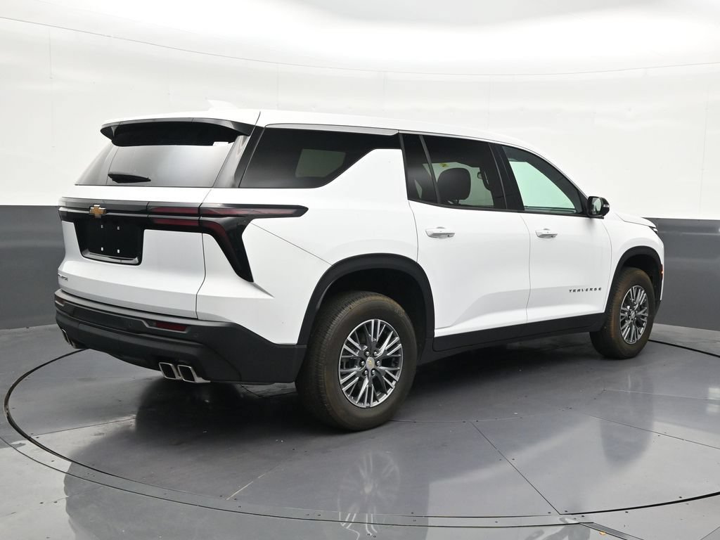 Used 2024 Chevrolet Traverse LS FWD image 5