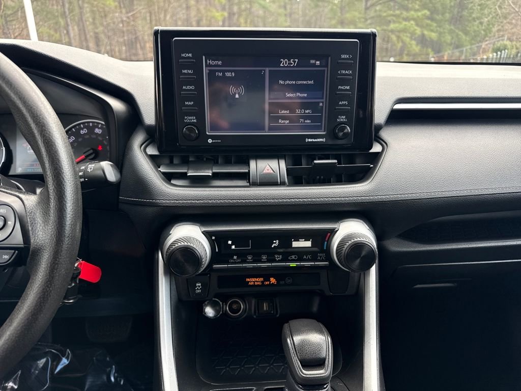 Used 2021 Toyota RAV4 LE image 17