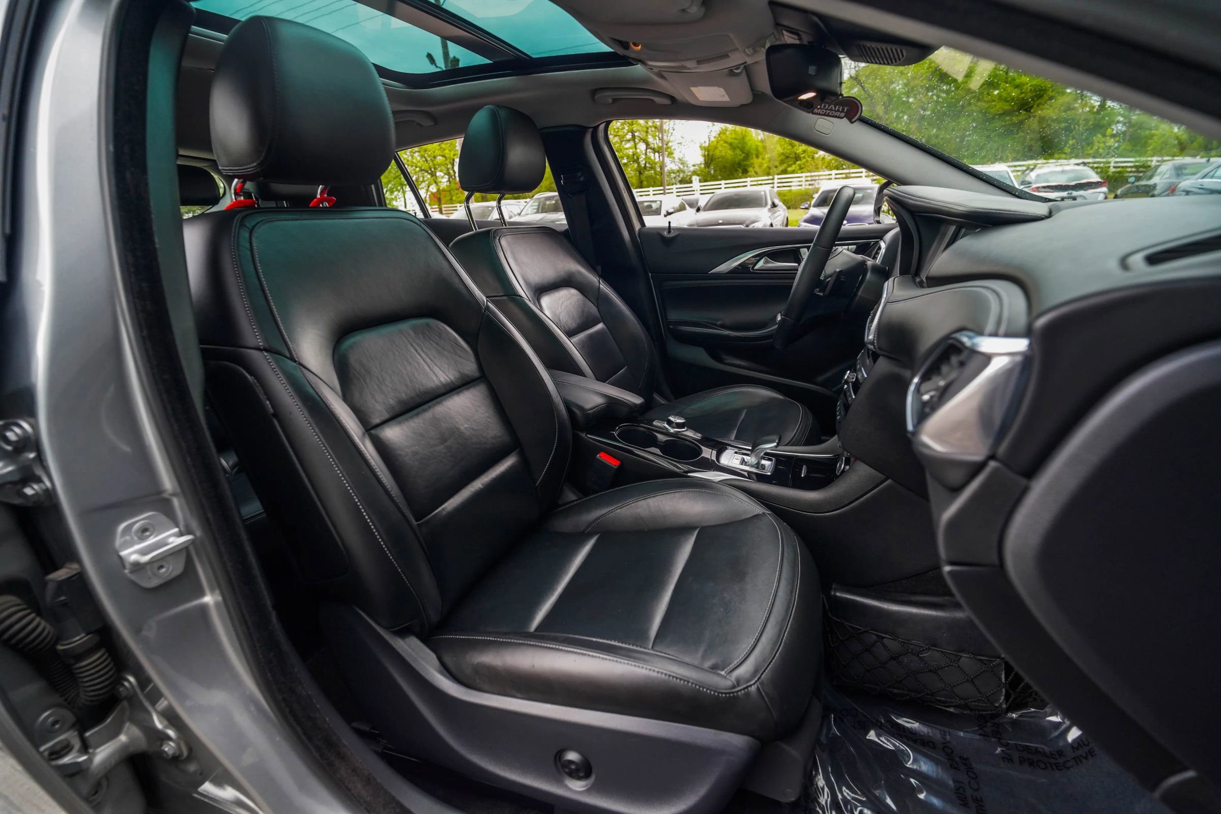 Used 2017 INFINITI QX30 Premium w/ Technology Package FWD image 28