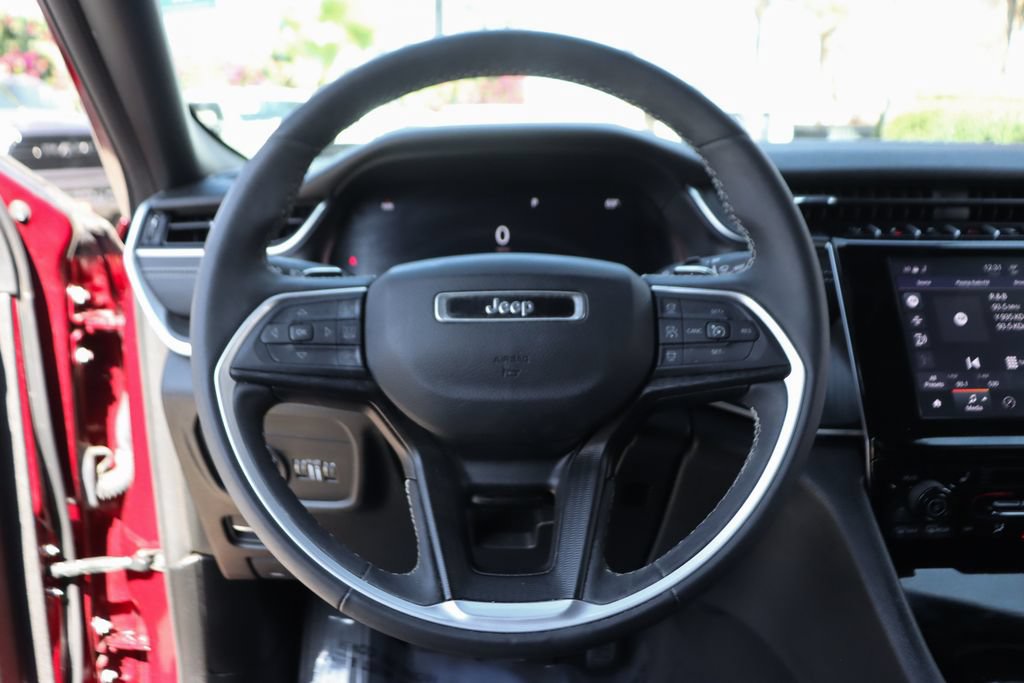 Used 2024 Jeep Grand Cherokee Altitude RWD image 20