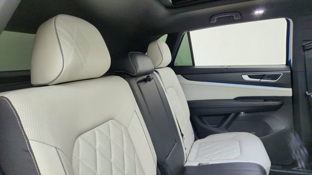 Used 2025 Volkswagen Atlas Cross Sport SEL Premium R-Line AWD/4WD image 25