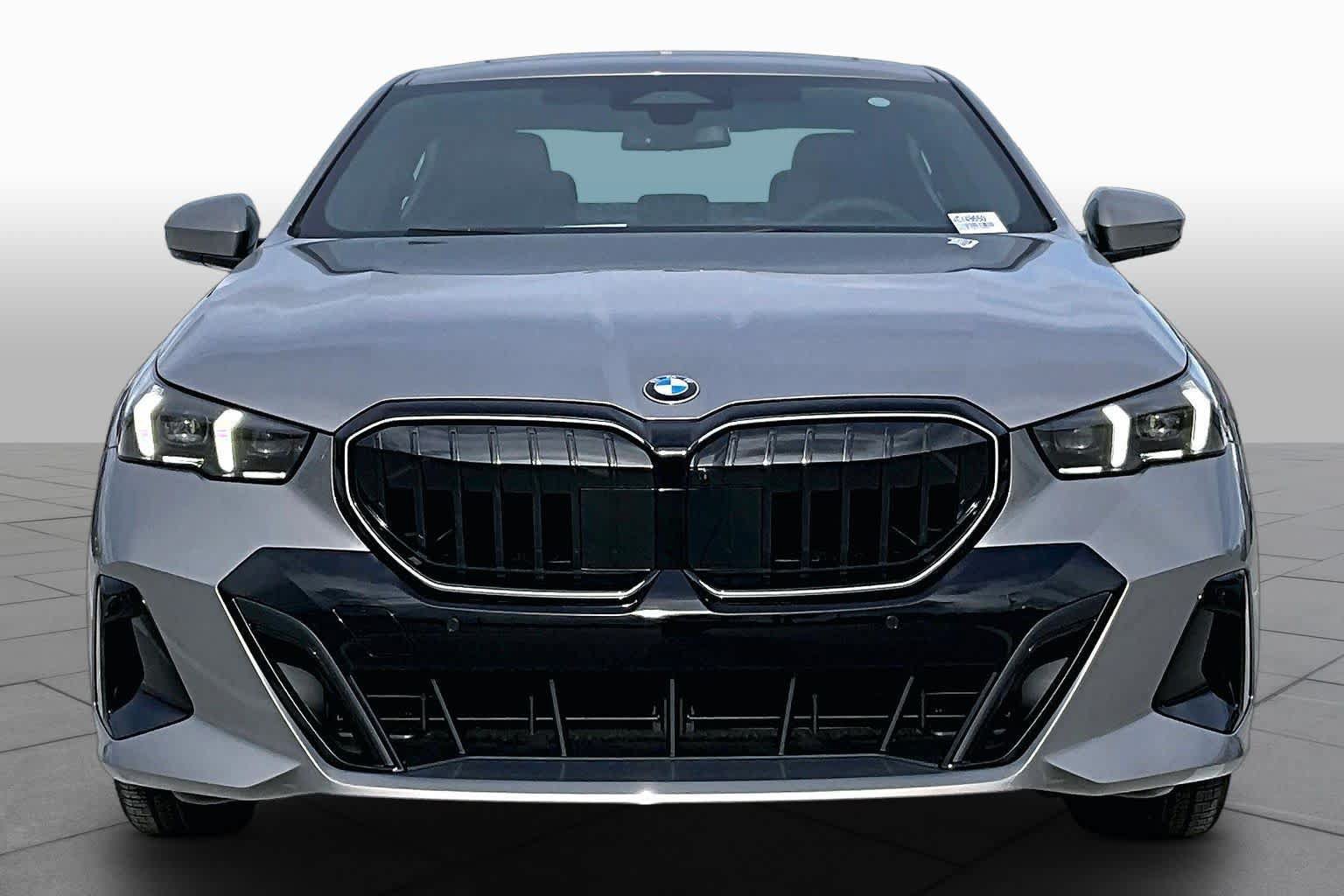 Used 2027 BMW 530i w/ M Sport Package RWD image 3