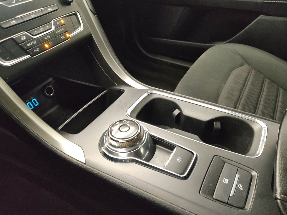 Used 2020 Ford Fusion SE FWD image 26