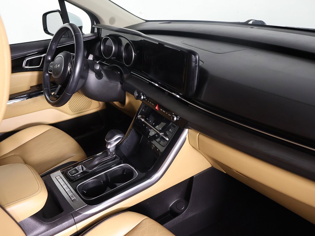 Used 2023 Kia Carnival EX image 26