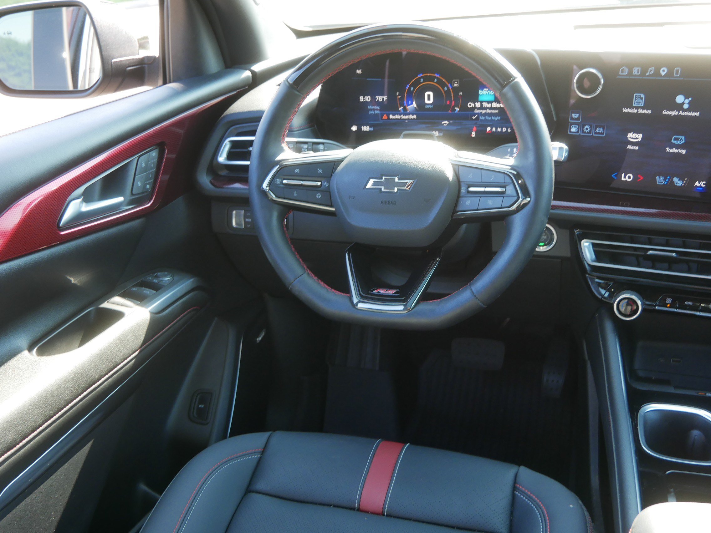 Used 2024 Chevrolet Traverse RS FWD image 9