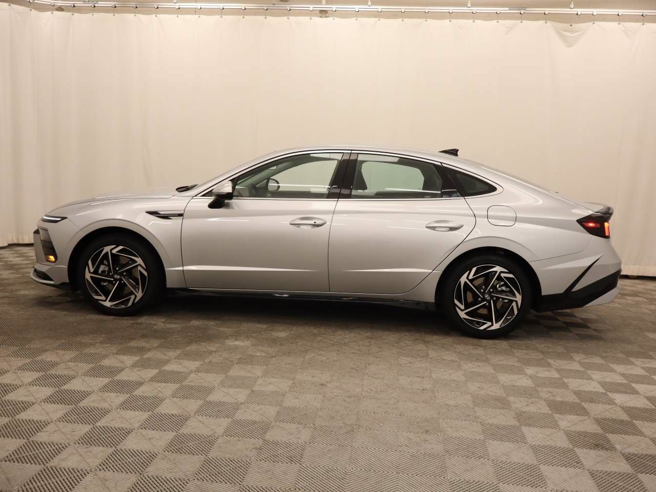 New 2026 Hyundai Sonata SEL FWD image 2