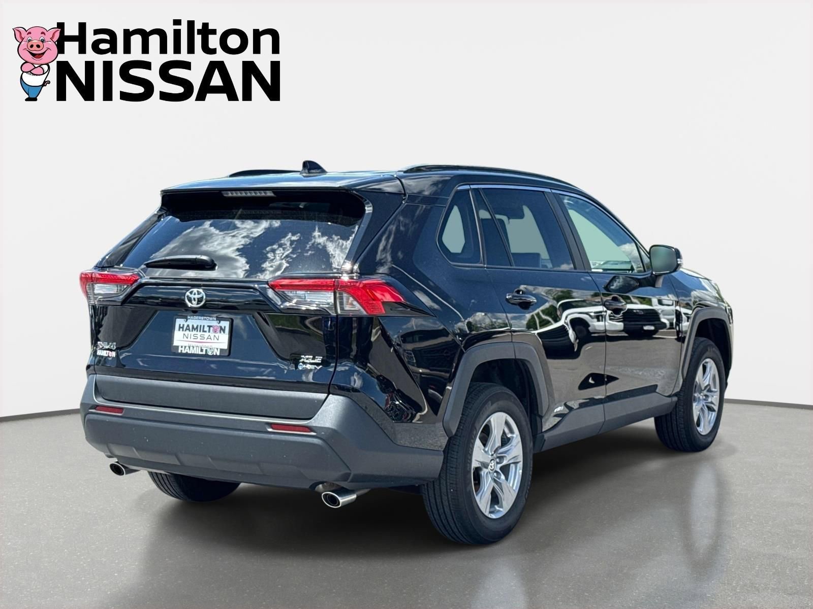 Used 2025 Toyota RAV4 XLE AWD/4WD image 2