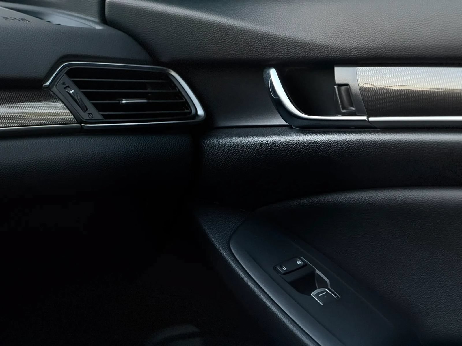 Used 2019 Honda Accord Sport image 17
