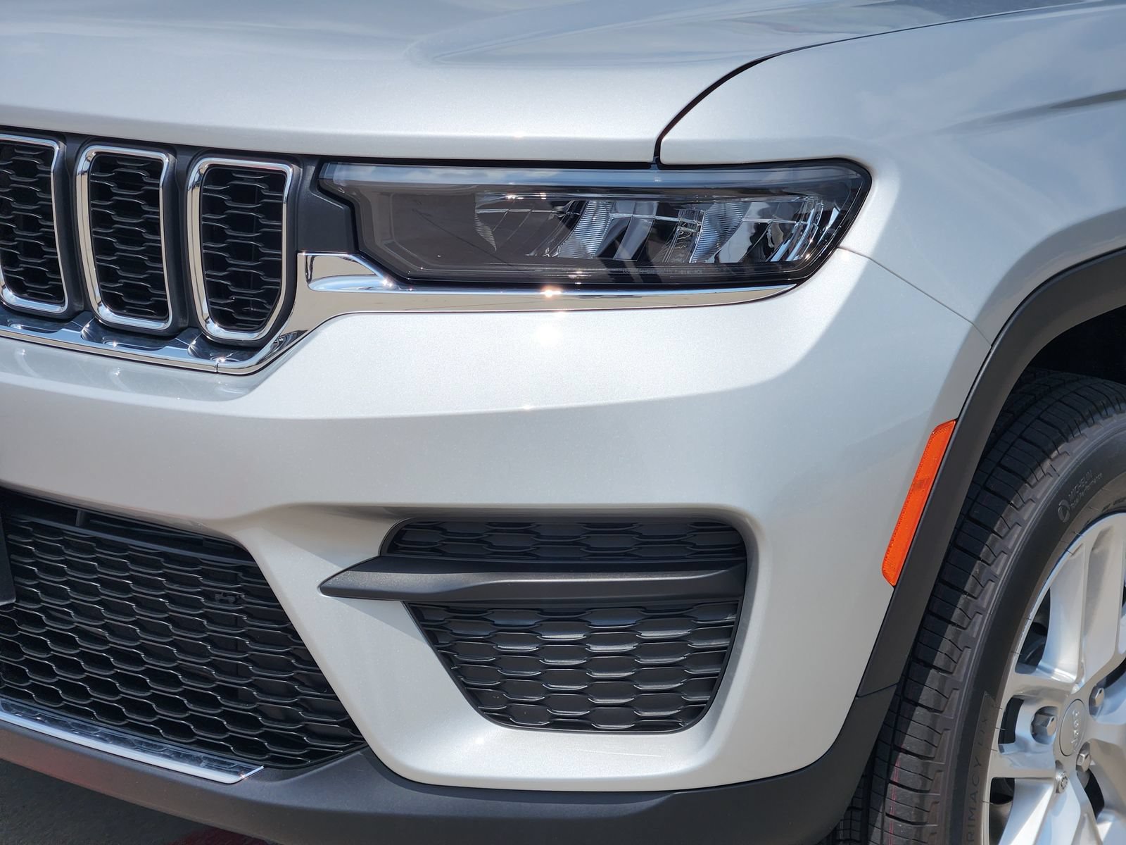 New 2026 Jeep Grand Cherokee Laredo RWD image 9