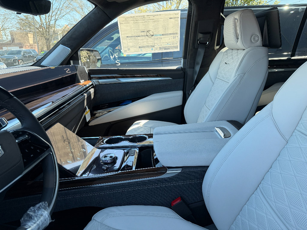 New 2026 Cadillac Escalade Platinum Sport w/ LPO, ONYX Package image 3