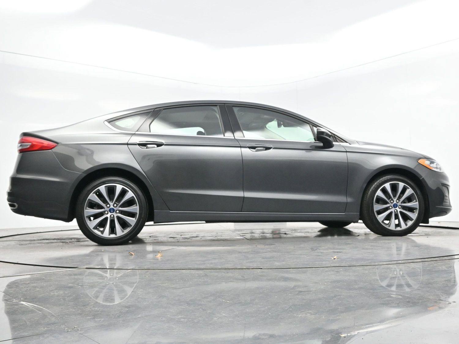 Used 2020 Ford Fusion SE image 53