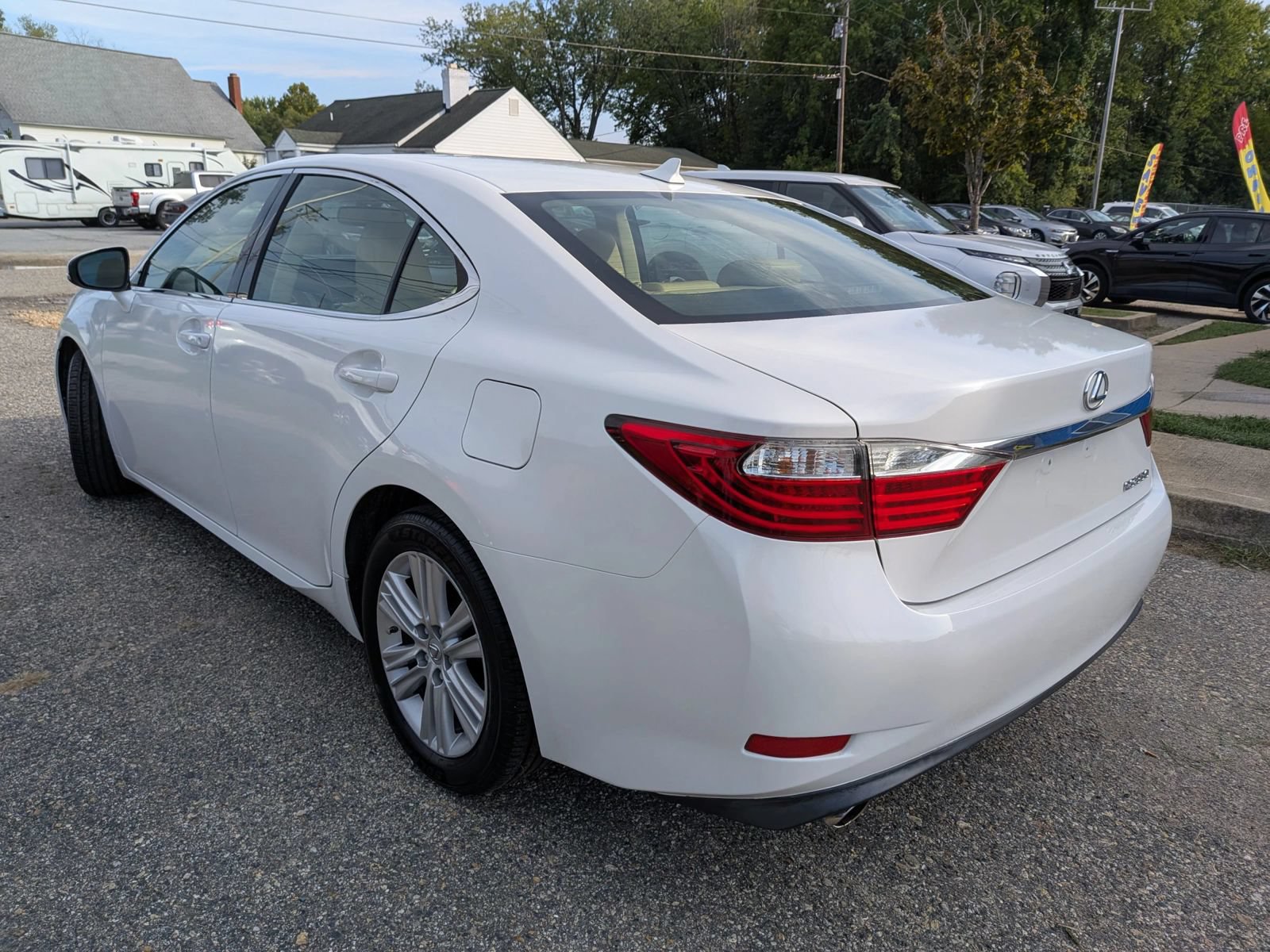 Used 2013 Lexus ES 350 w/ Premium Pkg FWD image 3