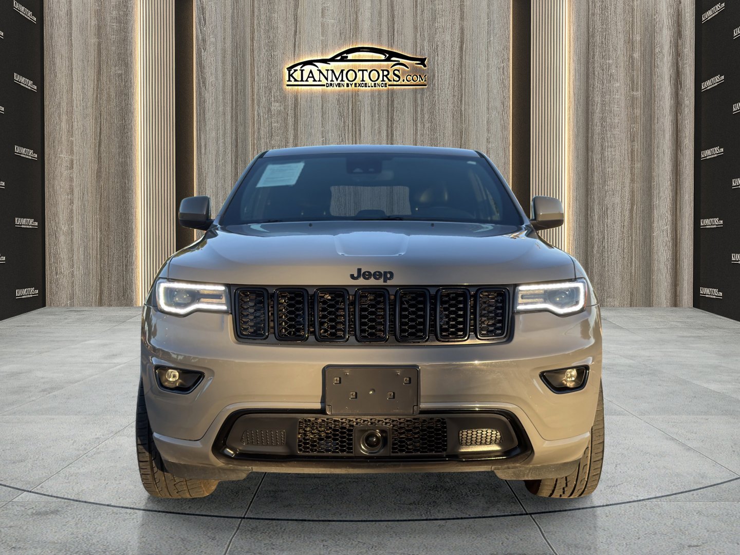 Used 2020 Jeep Grand Cherokee Altitude image 2