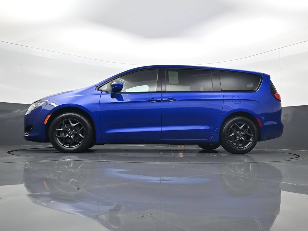 Used 2019 Chrysler Pacifica Touring Plus w/ S Appearance Package FWD image 30