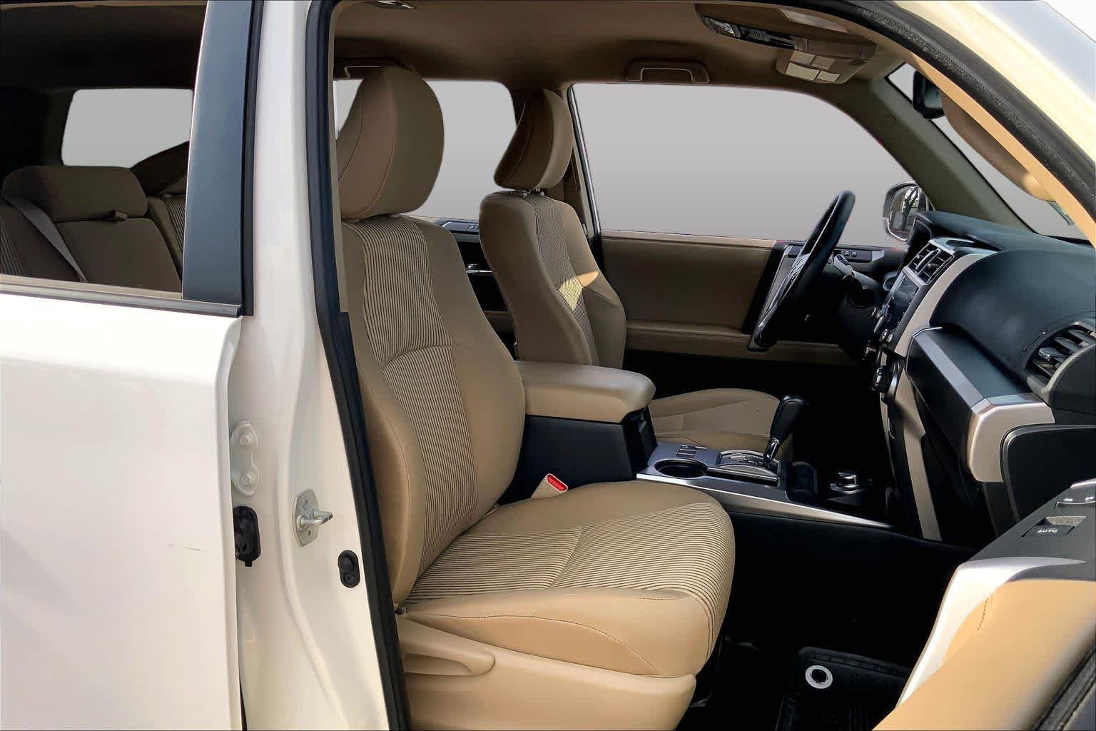 Used 2024 Toyota 4Runner SR5 AWD/4WD image 9