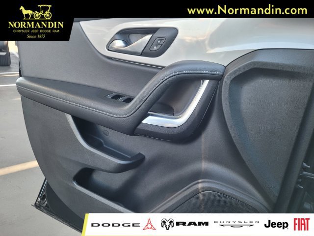 Used 2025 Chevrolet Blazer LT FWD image 15