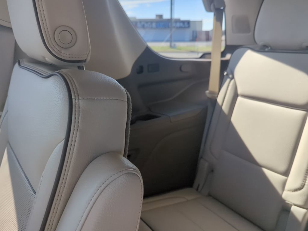 Used 2021 GMC Yukon Denali w/ Denali Premium Package image 18