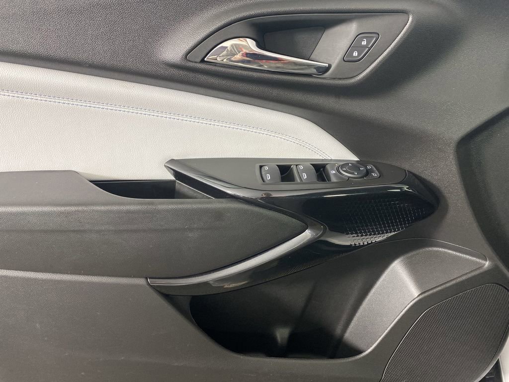 Certified 2025 Chevrolet Trax LT w/ Driver Confidence Package image 23