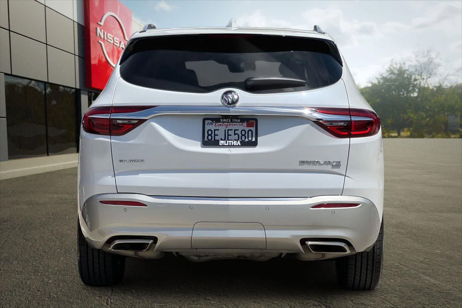Used 2018 Buick Enclave Avenir w/ Avenir Technology Package AWD/4WD image 8