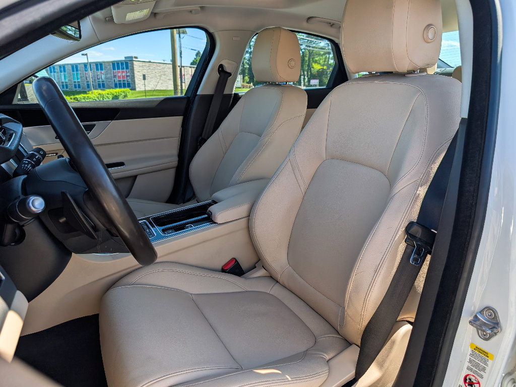 Used 2017 Jaguar XF Premium AWD/4WD image 14