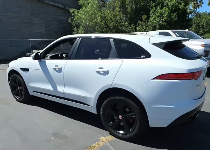 Used 2019 Jaguar F-PACE S image 8