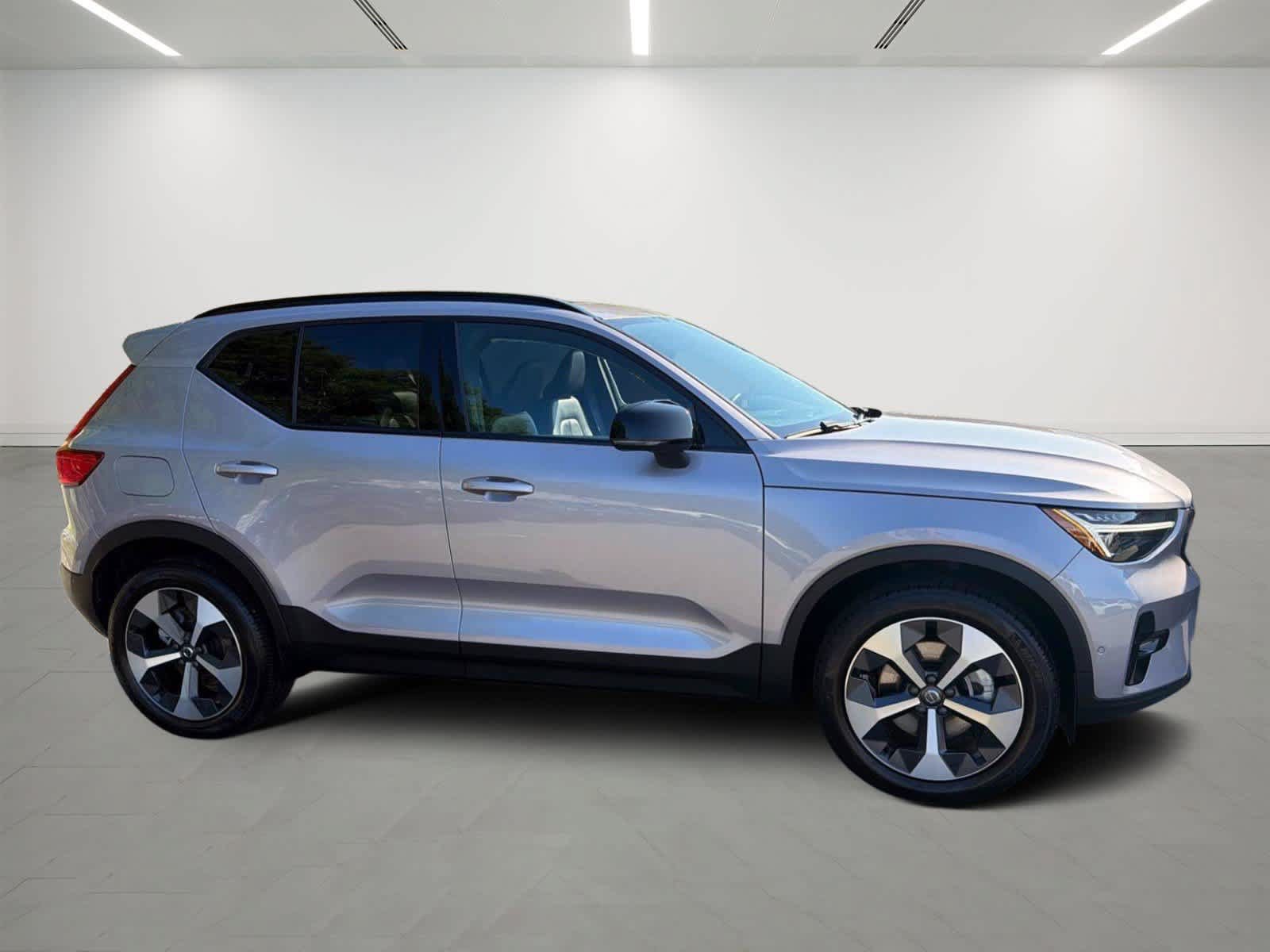 Used 2026 Volvo XC40 B5 Plus AWD/4WD image 5