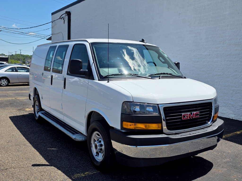 Used 2025 GMC Savana 2500 w/ Driver Convenience Package RWD image 3