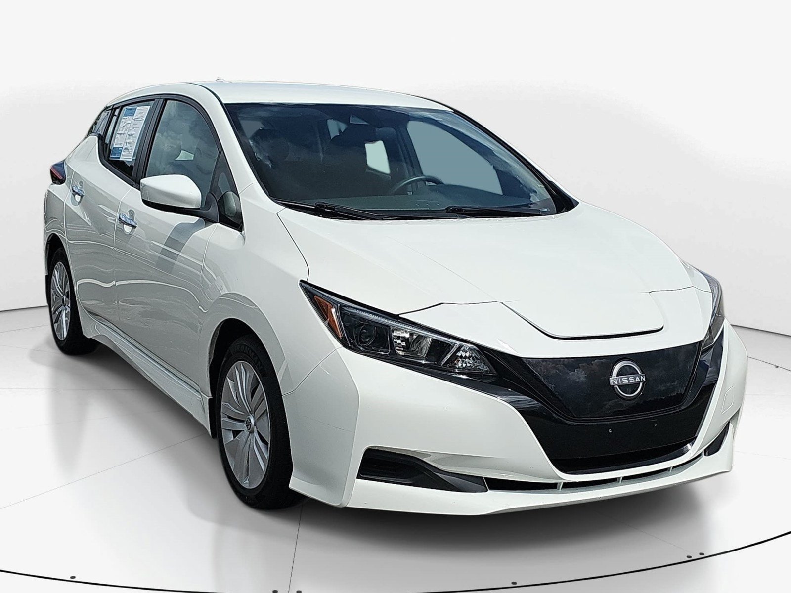 Used 2024 Nissan Leaf S FWD image 2