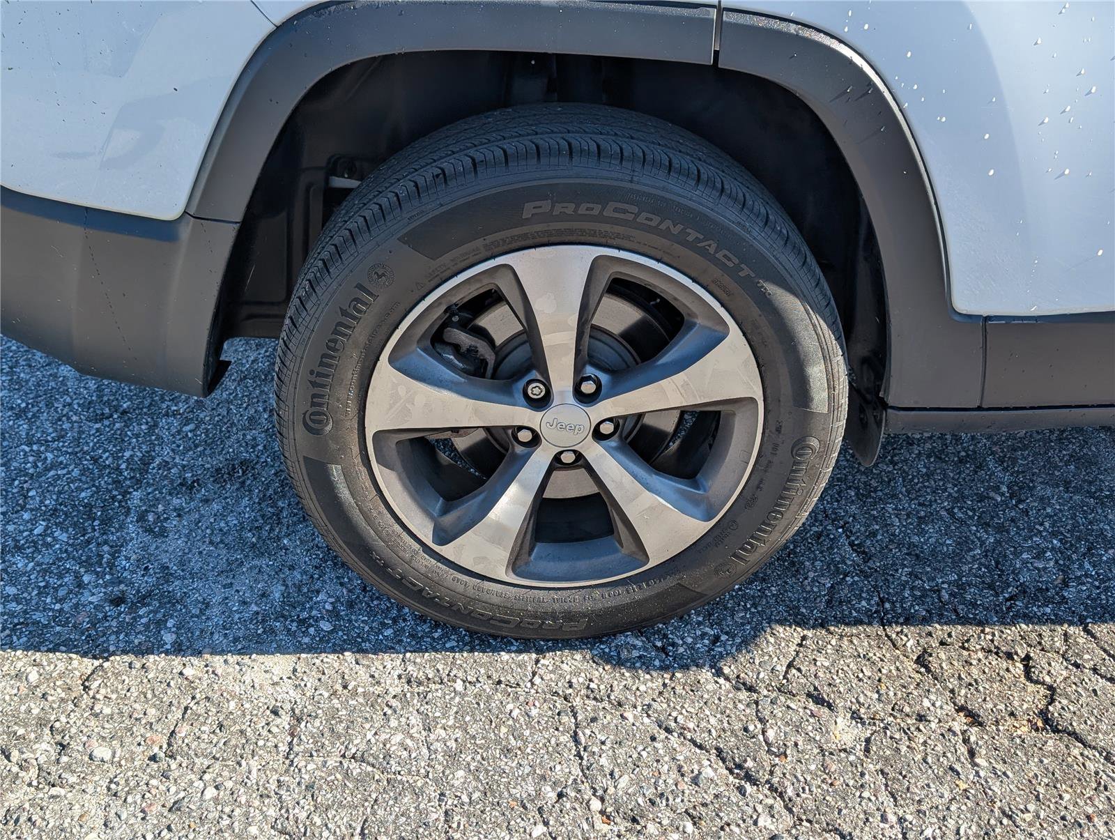 Used 2022 Jeep Cherokee Limited image 6