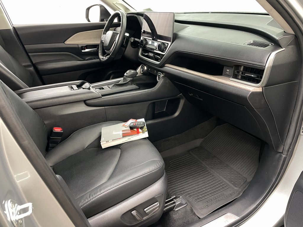 Used 2024 Toyota Grand Highlander XLE image 45