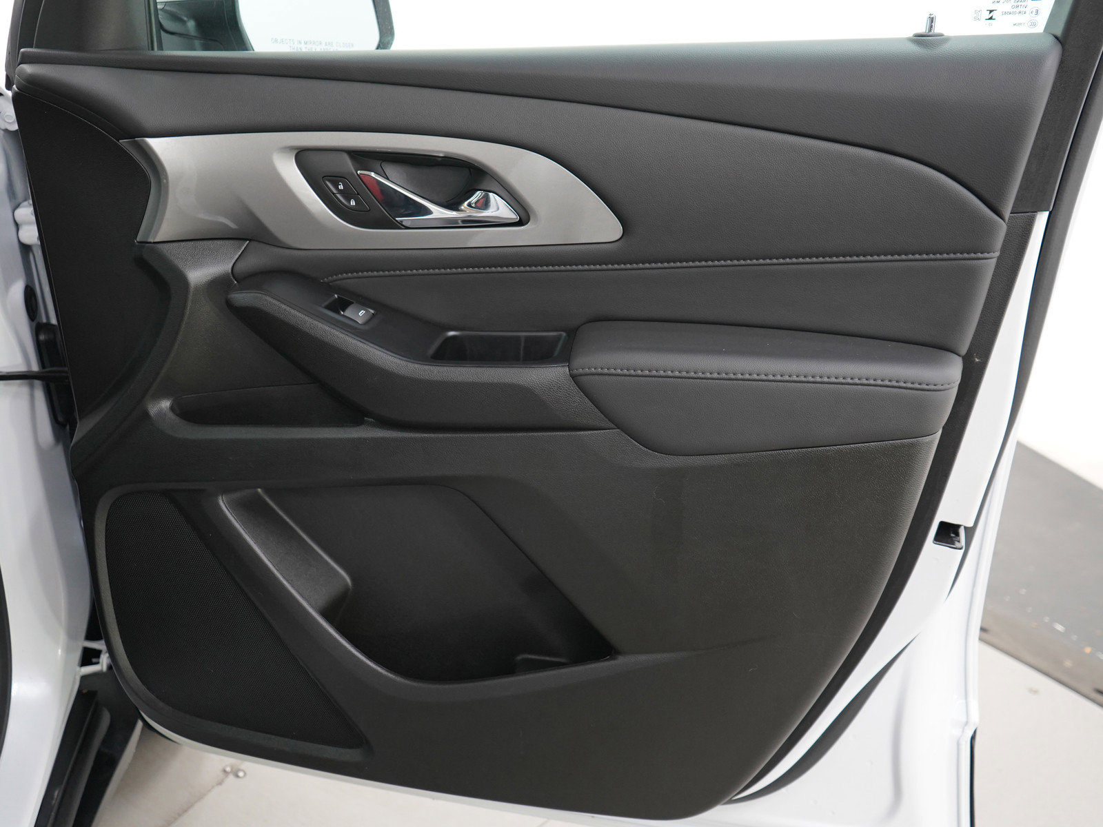 Used 2024 Chevrolet Traverse LT w/ Rear Camera Mirror Package image 13