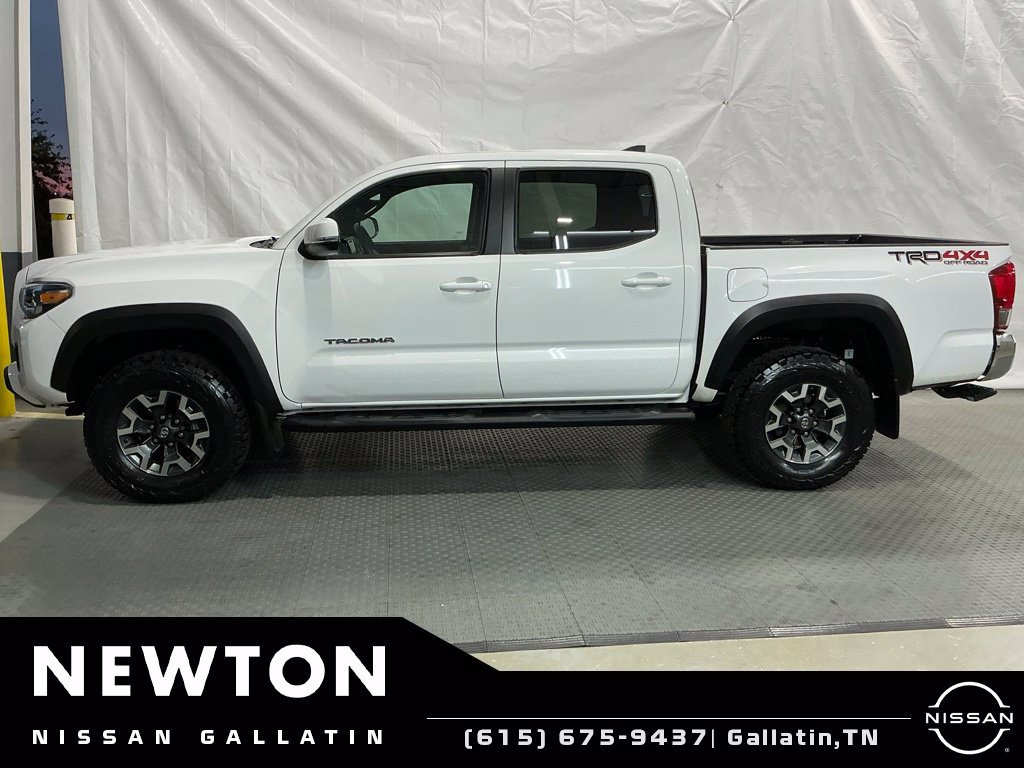 Used 2017 Toyota Tacoma TRD Off-Road w/ Tow Package (A/T) AWD/4WD image 3